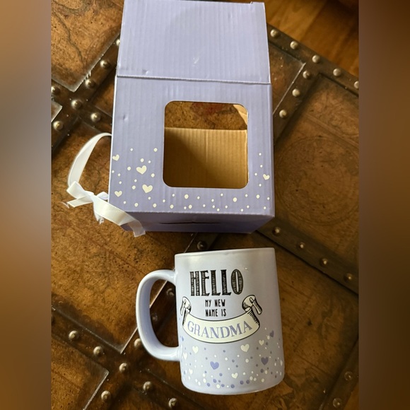 New GR brand “Hello my new name is grandma” mug light purple! - Picture 1 of 4